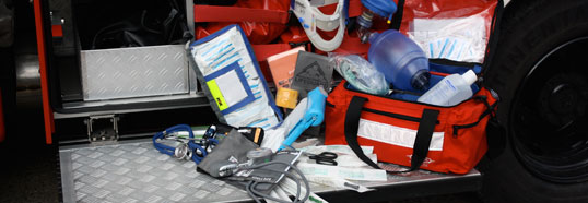 Die neue Notfalltasche mit erweitertem Inhalt: Neben Verbandmitteln sind nun auch ein Blutdruck- und Blutzuckermessgerät an Bord unseres LFs zu finden.