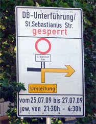 Sperrung der Sankt-Sebastianus-Straße, Hinweis aus Richtung Wahn kommend: Gesperrt wird Samstag bis Montag zwischen 21:30 Uhr und 4:30 Uhr, die Zufahrt zum Bahnhof Wahn bleibt – von Wahn aus – möglich.